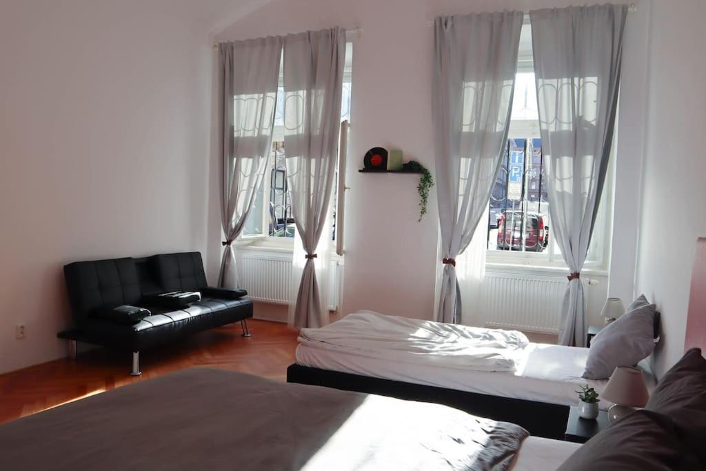 Modern Apartment In The Center Of Praga Exterior foto