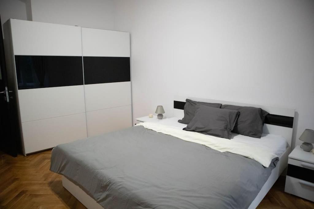 Modern Apartment In The Center Of Praga Exterior foto